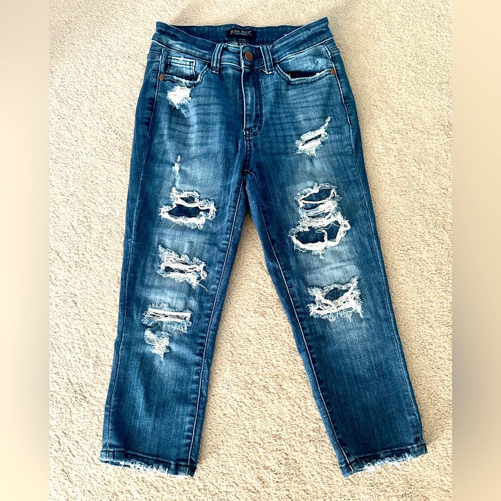 Judy Blue Skinny Fit Capri jeans. Distressed. Size 1/25